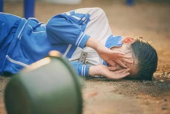 女生遭霸凌致精神失常x-旅行治愈心灵创伤