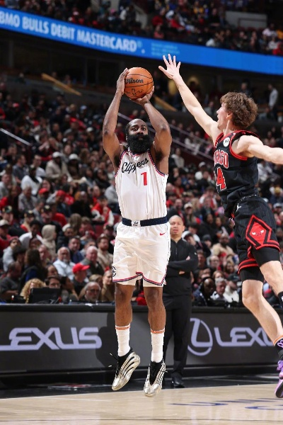 哈登谈20分逆转快船取7连胜-哈登掌控节奏逆转取胜