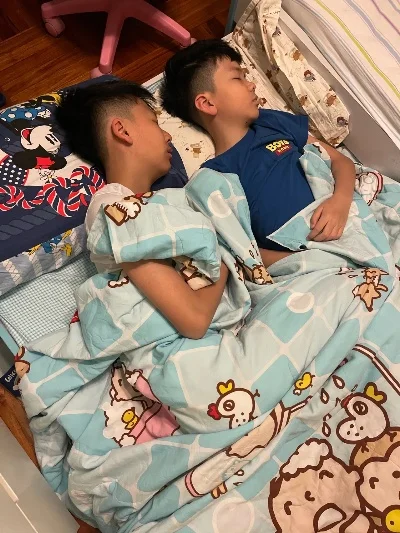 白天一起玩夜间一块眠-白天并肩夜晚同眠