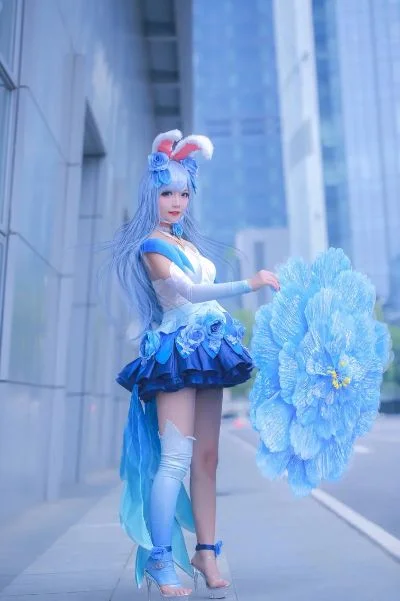 公孙离花间舞去衣图-公孙离花间舞姿美