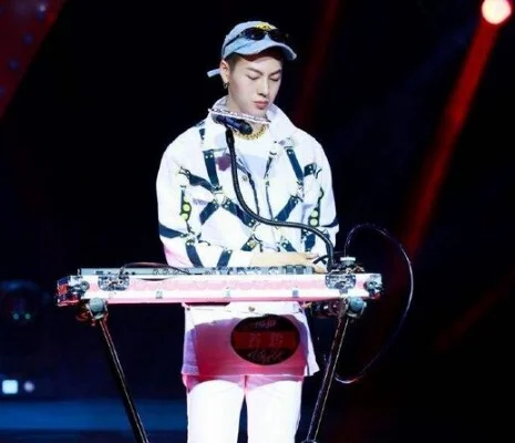 张航为什么叫养鸡-张航养鸡昵称由来