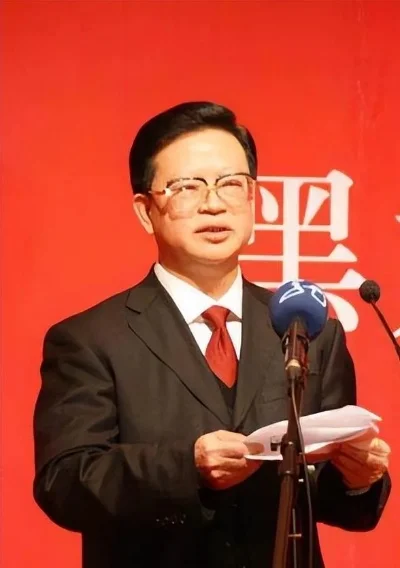 杜远明是怎样当市长的-市长之路：草根蜕变权力巅峰
