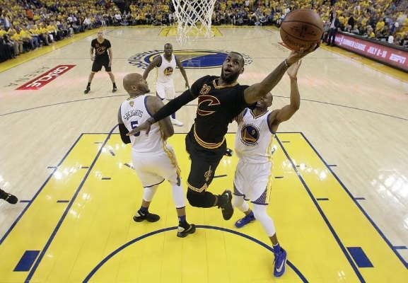 如何看懂詹姆斯骑士总决赛_5大经典战役全流程解析