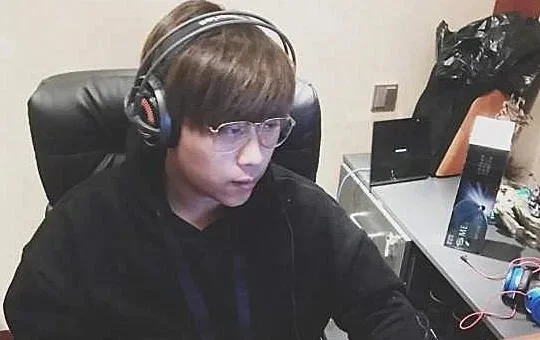 卢本伟骂人语音-电竞暴力引反思