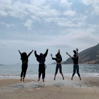 四个人玩我一个人是什么感觉