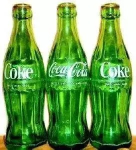 揭秘可乐最初的颜色,碳酸饮料的起源之谜